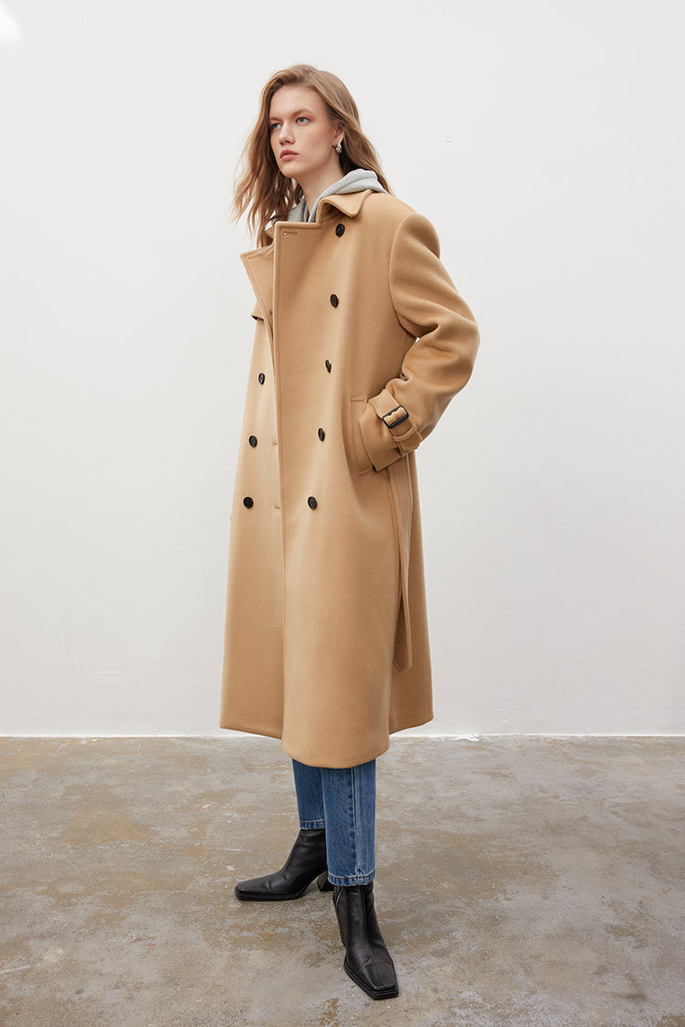 MADEINAM. Double breasted woolen coat. Trench style. Double breasted closure. Cuffed sleeve. Size: xs, s, m, l. Burberry style. Burrberry.  